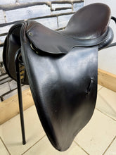 Load image into Gallery viewer, 17 1/2” XW Black Country WH/Show Saddle - Dark Havana