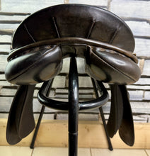 Load image into Gallery viewer, 17” Wide Jeffries Falcon Hawk Event Saddle - Black