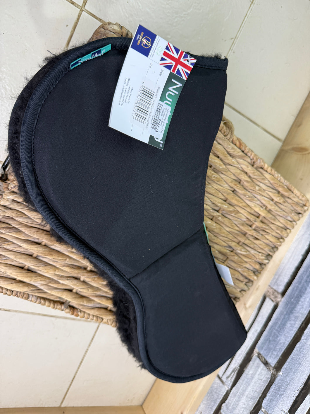 Nuumed Wool Shim Half Pad - Saddle Adjuster- Black Medium