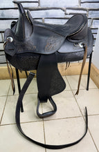 Load image into Gallery viewer, 16” Treeless Leather Western Saddle - Fit Any Width - Black