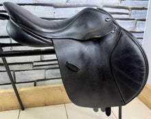Load image into Gallery viewer, 16 1/2 - 17” MN Bespoke Classic Jump Saddle - Black -High Wither- TB/ROR - Big Blocks