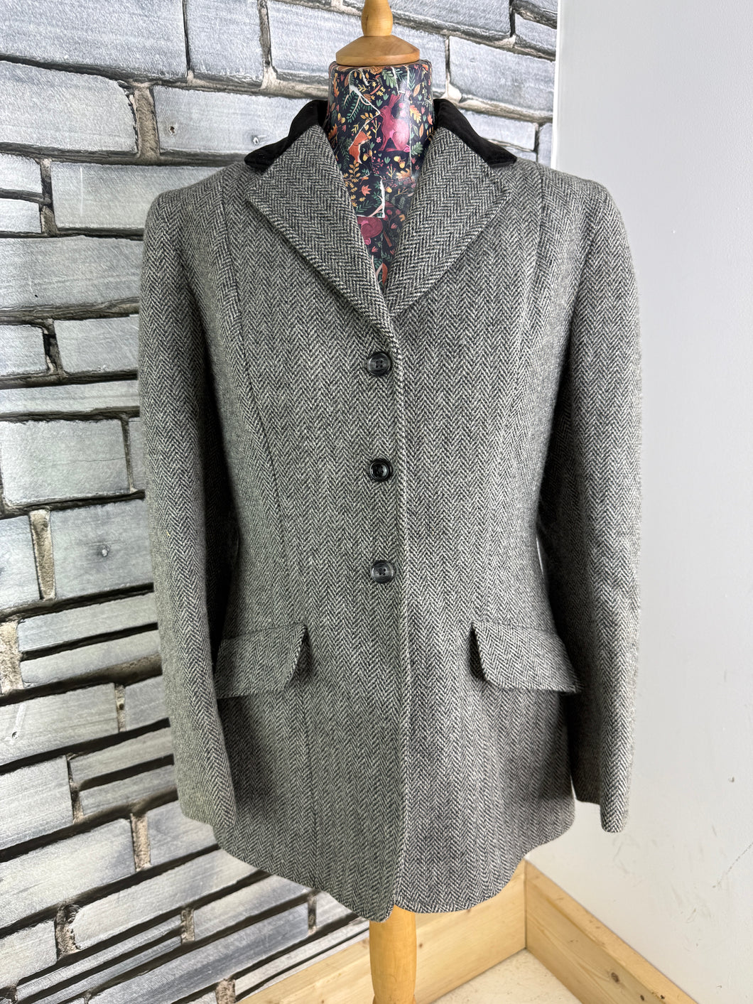 S/H Mears Ladies Grey Tweed Jacket - Size 38