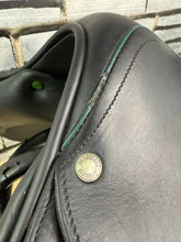 Load image into Gallery viewer, 17 1/2” MW Devoucoux Socca Jump Saddle - Black