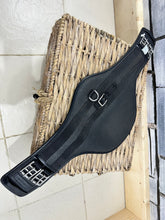 Load image into Gallery viewer, S/H Colliegate Waffle Short Stud Girth - 26”