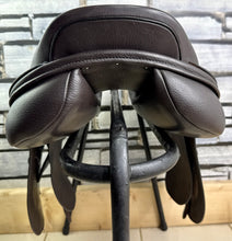Load image into Gallery viewer, 16 1/2” Changeable Gullet Utopia/Discovery Jump Saddle - Brown