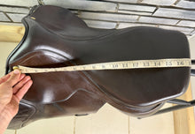 Load image into Gallery viewer, 17” MW Heritage Close Contact Jump Saddle - Brown