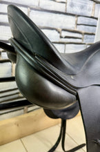Load image into Gallery viewer, 17 1/2” Medium Albion Platinum Ultima Genesis Dressage Saddle - Black