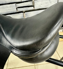 Load image into Gallery viewer, 17” Wide Ideal Classic GP Saddle - Black