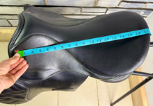 Load image into Gallery viewer, 17 1/2” XW Jeffries Falcon Hawk Event Cob GP Saddle - Black