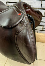 Load image into Gallery viewer, 16 1/2” Changeable Gullet Whitaker Barnsley Pony Jumping Saddle - Brown