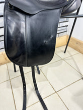 Load image into Gallery viewer, 17 1/2” MW HH Albion SLK Ultima Dressage Saddle - Black