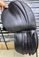 Load image into Gallery viewer, 18” MW Ryder WH/VSD Saddle - Brown