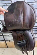 Load image into Gallery viewer, 17-17 1/2” Wide Excelle English GP Saddle - Brown