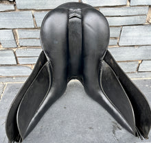 Load image into Gallery viewer, 15 1/2” MW Barnsby WH Saddle - Black