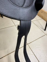 Load image into Gallery viewer, 16 1/2” MW Antares Connexion Monoflap Pony Jump Saddle - Black - Medium Wide
