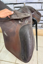 Load image into Gallery viewer, 17” XW/Changeable Gullet Wintec 500 VSD GP Saddle - Brown - Cair - Extra Wide