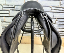 Load image into Gallery viewer, Size 2/18” Changeable Gullet Width 3 Wow Competitor Dressage Saddle - Black