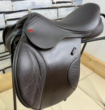 Load image into Gallery viewer, 17 1/2” MW/Changeable Gullet Kent &amp; Masters S Series Jump Saddle - Brown