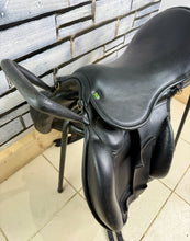 Load image into Gallery viewer, 17” Wide GZS Para/RDA/Learner Saddle - Black