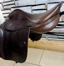 Load image into Gallery viewer, 16 1/2” MW GFS English Close Contact Jump Saddle - Brown