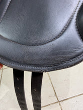 Load image into Gallery viewer, 17 1/2” MN Kruger MonoFlap Jump Saddle - Brown - High Wither - Jumping/XC - TB ROR
