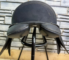 Load image into Gallery viewer, 18” XW/Changeable Gullet Wintec 2000 GP Saddle - Black