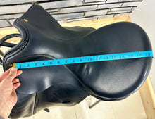 Load image into Gallery viewer, 17 1/2” Medium Ideal Suzannah Dressage Saddle - Black
