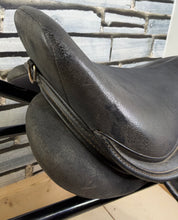 Load image into Gallery viewer, 17” Wide Thorowgood Griffin Cob GP Saddle -Black- Flat Tree - W