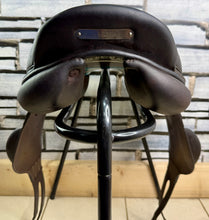 Load image into Gallery viewer, 17” MW Voltaire Lexington Monoflap Jump Saddle -2022- Brown