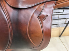 Load image into Gallery viewer, 16 1/2” MW Stride Free Double Flap Jump Saddle - Tan