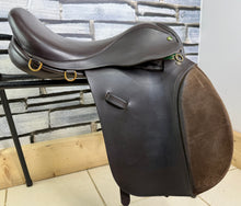 Load image into Gallery viewer, 17” Wide-XW Ideal H&amp;C Cob GP/WH Saddle - Brown