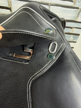 Load image into Gallery viewer, 15” - 15 1/2” MW Whitaker Junior Pro Jump Saddle - Black - Full Leather - Heat Adjustable