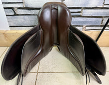 Load image into Gallery viewer, 16” MW-Wide Fylde Hayden Show/Working Hunter Saddle -Brown- Suede Top