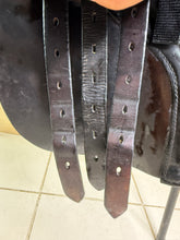 Load image into Gallery viewer, 17 1/2” Medium Black Country Wexford Jump Saddle - Brown