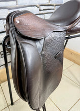 Load image into Gallery viewer, 17” MW Spalding Britannica Cadence Dressage Saddle - Brown