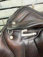 Load image into Gallery viewer, 17” +1.5 (MW) Amerigo Vega Monoflap Jump Saddle - Brown
