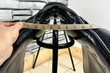 Load image into Gallery viewer, 16 1/2” Wide  Kentaur Eventer I Monoflap Jump/XC Saddle - Black