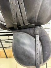 Load image into Gallery viewer, 17” Wide Thorowgood Griffin Cob GP Saddle - Black - Lightweight Synthetic - Flat Tree - 4 Straps