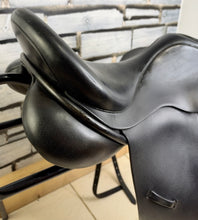 Load image into Gallery viewer, 17” MW Ideal/Martin Wilkinson Suzannah Dressage Saddle - Black