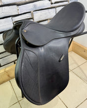 Load image into Gallery viewer, 17 1/2” Wide/Changeable Gullet Wintec GP Saddle - Black - Flocked - Lightweight