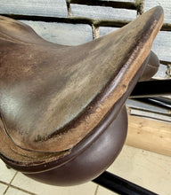 Load image into Gallery viewer, 15” Wide-XW Derby House English Show/Working Hunter Pony Saddle -Brown- Suede Top