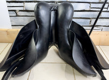 Load image into Gallery viewer, 17” MW Ideal/Martin Wilkinson Suzannah Dressage Saddle - Black