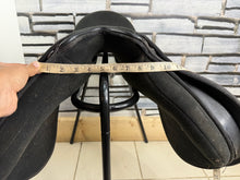 Load image into Gallery viewer, 17” Wide  HiLite Elite Cob Flexi GP Saddle - Black - Extra Wide