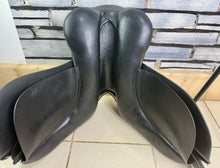 Load image into Gallery viewer, 17” Medium Farrington Burford Event VSD Saddle - Black