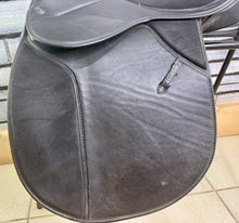 Load image into Gallery viewer, 17 1/2” Wide Thorowgood Griffin Cob GP Saddle - Black