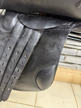 Load image into Gallery viewer, 17” MN GFS Medium-Narrow English GP Saddle - Black