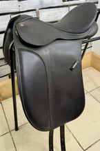 Load image into Gallery viewer, 17” M/Changeable Gullet Wintec Dressage Saddle - Black