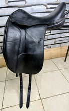 Load image into Gallery viewer, 17 1/2” Wide Penwood Close Contact Dressage Saddle - Black