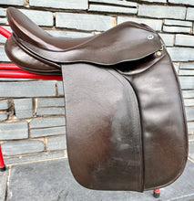Load image into Gallery viewer, 16” Wide Barnsby WH Saddle - Brown