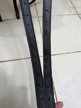 Load image into Gallery viewer, Portuguese Leather Treeless Saddle - Moveable/Changeable Panels - Wide - Black